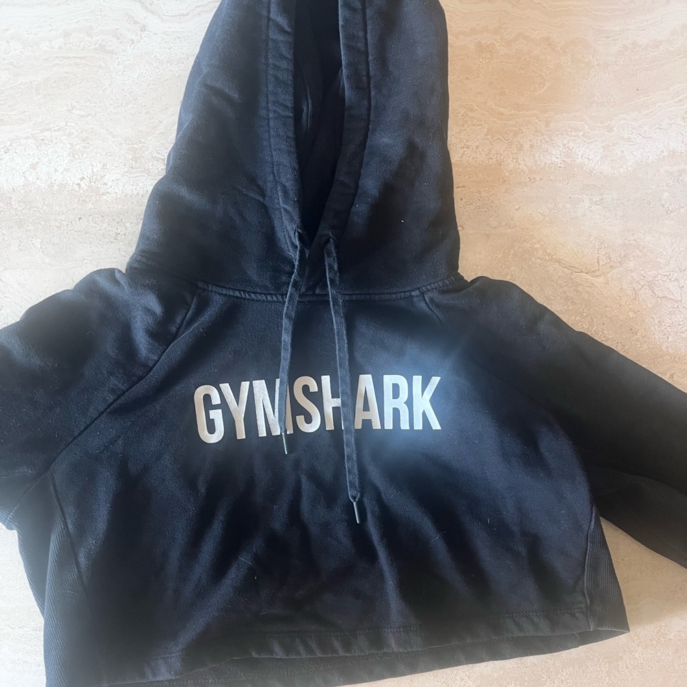 gymshark black cropped hoodie